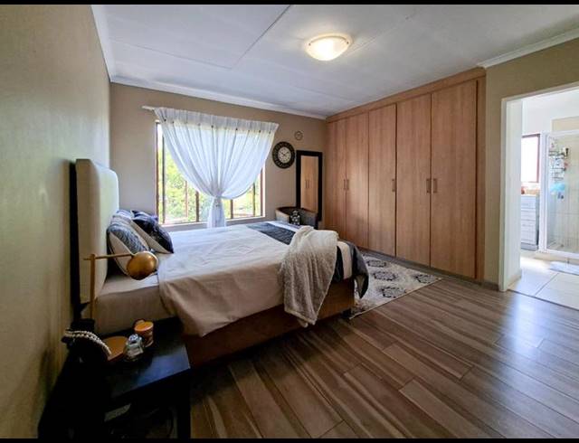 3 BEDROOM HOUSE FOR SALE IN MIDSTREAM ESTATE